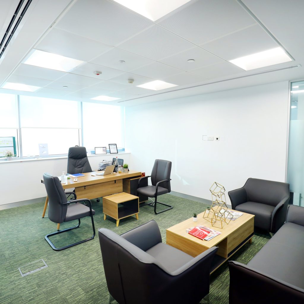 Hot Desk vs Virtual Office in Dubai